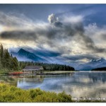 educa-puzzel-1000-stuks-maligne-lake-boathouse-15558